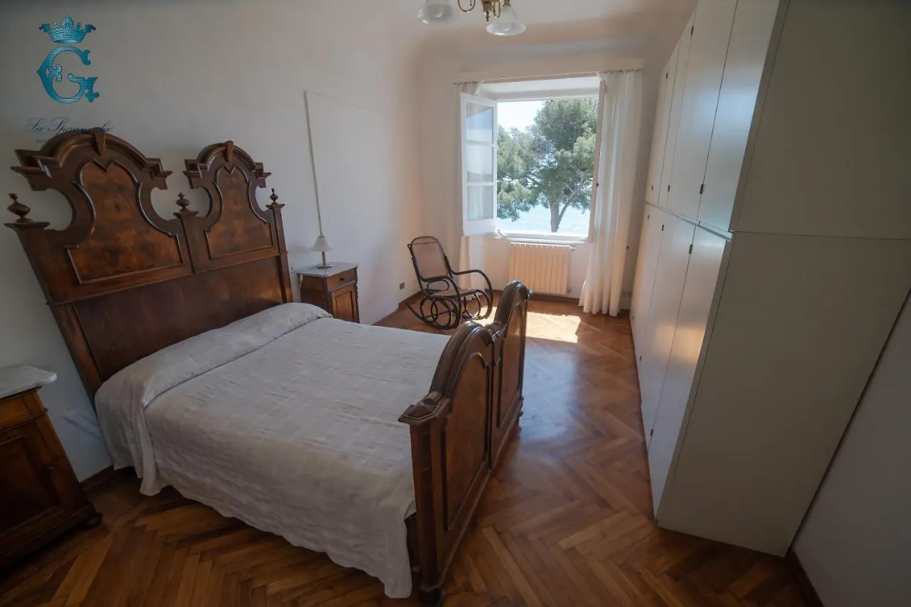La Spagnuola - Villa Cinquecentesca sul mare con parco privato Savona 0*,  Italia